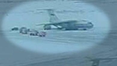 Photo of В России опубликовали видео посадки украинских военнопленных в транспортный самолет Ил-76