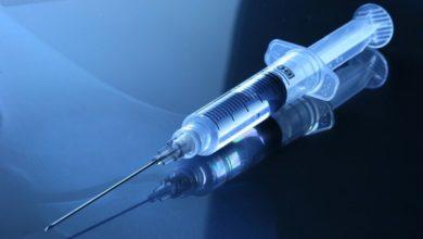 Photo of AstraZeneca впервые признала в суде, что ее вакцина против Covid может вызывать редкие побочные эффекты — СМИ