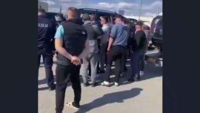 Photo of Польские таможенники заблокировали выезд украинцам, перевозившим автомобили для нужд ВСУ. Видео