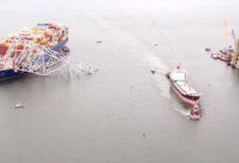 Photo of В порт американского Балтимора вошли первые суда после обрушения моста. Видео