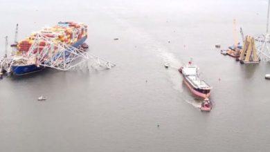 Photo of В порт американского Балтимора вошли первые суда после обрушения моста. Видео