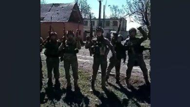 Photo of Бои на окраинах. Появилось видео с российскими военными из центра Очеретино в Донецкой области