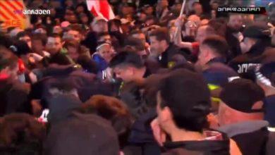 Photo of После обсуждения закона об иноагентах в Грузии начались стычки протестующих с полицией. Видео