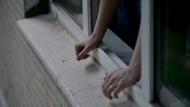 Photo of В Киеве девушка выпрыгнула из балкона, чтобы покончить жизнь самоубийством и убила прохожую — источник