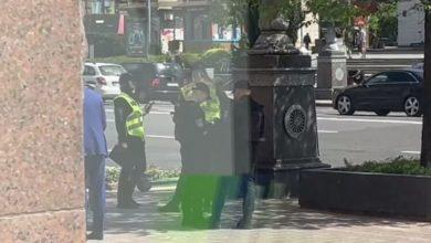 Photo of На Крещатике ТЦК и полиция остановили Монатика