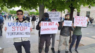 Photo of «Украина, прекрати мучить мужчин». В Ирландии украинские мужчины вышли на протест