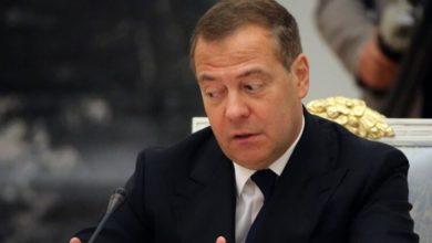 Photo of В РФ назвали причину проведения ядерных учений. Медведев угрожает ударами по Европе и США