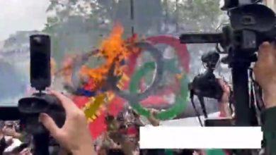 Photo of На улицах Парижа сожгли кольца Олимпиады в знак протеста против проведения Игр в столице Франции. Видео