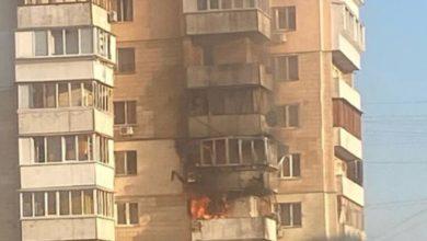 Photo of В Киеве после падения обломков ракеты на многоэтажку произошел пожар. Видео