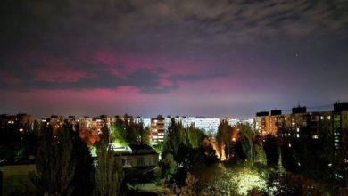 Photo of Розовое зарево над страной. Появились фото «северного сияния» в небе над Украиной