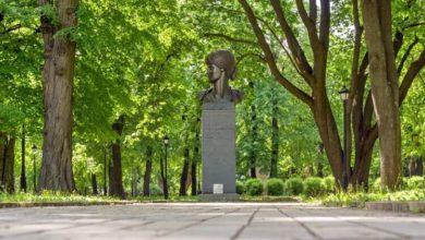 Photo of В Киеве хотят демонтировать памятники Булгакову, Ахматовой и Глинке