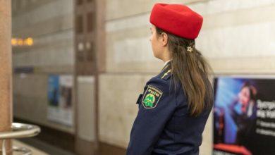 Photo of После падения пассажира на рельсы в Киеве закрыли четыре станции метро. Видео